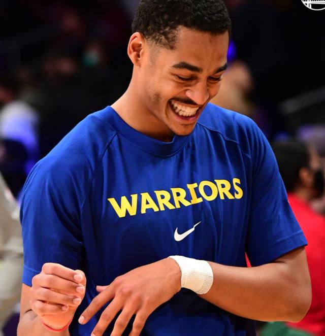 莺歌与维金斯遭球迷拉踩 谁才是更好的锋线球员？