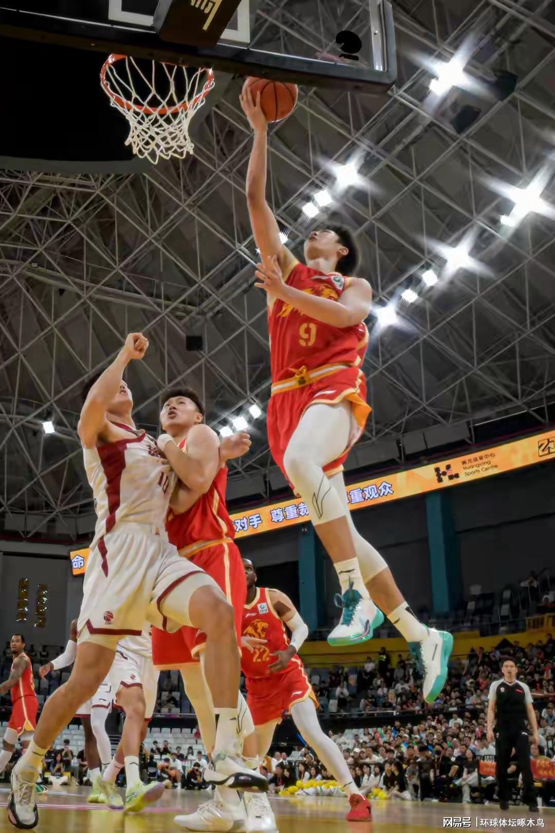 开云APP-山西男篮92-90广厦 大比分1-0领先 巴里-布朗35分